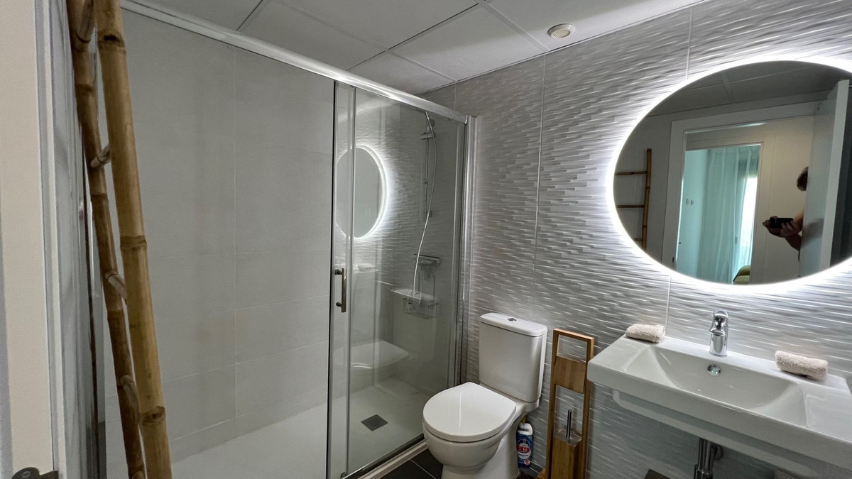 Se vende Apartamento Planta Media de 2 dormitorios en Costa Blanca, Alicante, España