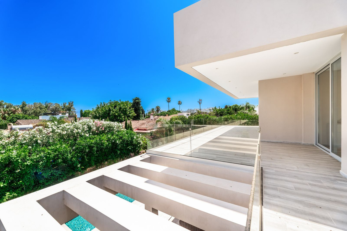 Se vende Villa - Chalet de 5 dormitorios en Costa Del Sol, Málaga, España