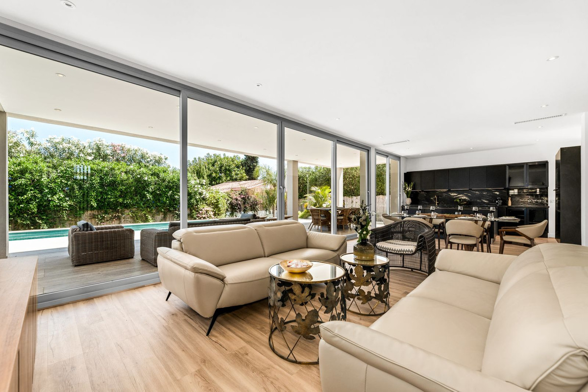 Se vende Villa - Chalet de 5 dormitorios en Costa Del Sol, Málaga, España