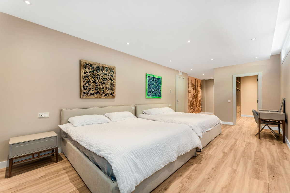Se vende Villa - Chalet de 5 dormitorios en Costa Del Sol, Málaga, España