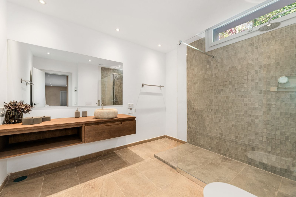 Se vende Villa - Chalet de 5 dormitorios en Costa Del Sol, Málaga, España