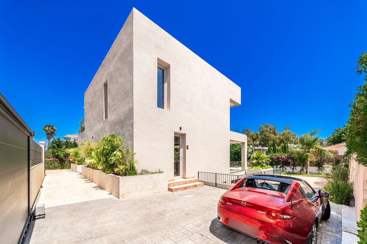 Se vende Villa - Chalet de 5 dormitorios en Costa Del Sol, Málaga, España