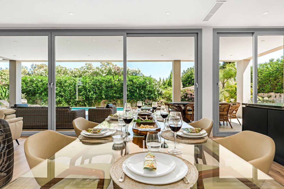 Se vende Villa - Chalet de 5 dormitorios en Costa Del Sol, Málaga, España