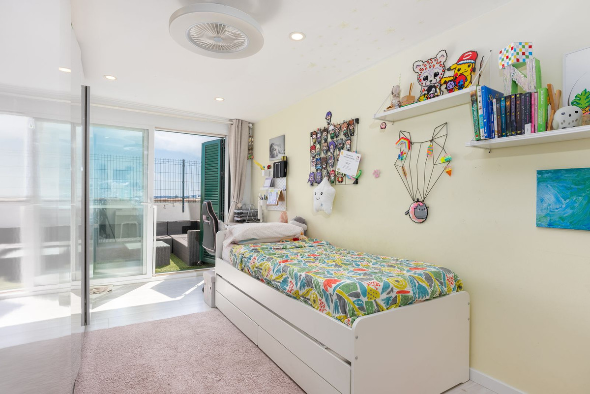 3 Bed Apartment for sale in Fuengirola Costa Del Sol, Málaga, Spain