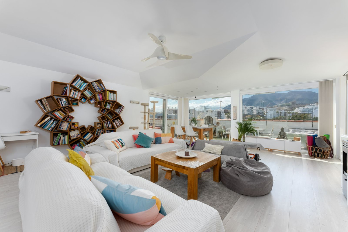 3 Bed Apartment for sale in Fuengirola Costa Del Sol, Málaga, Spain
