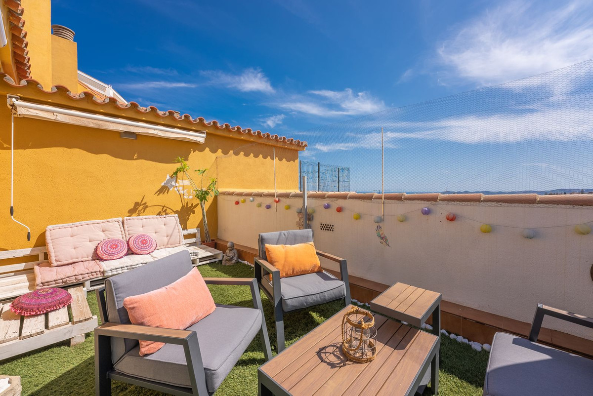 3 Bed Apartment for sale in Fuengirola Costa Del Sol, Málaga, Spain