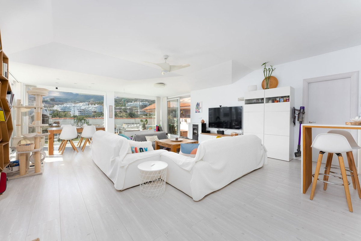 3 Bed Apartment for sale in Fuengirola Costa Del Sol, Málaga, Spain