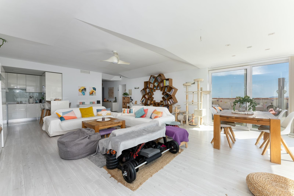 3 Bed Apartment for sale in Fuengirola Costa Del Sol, Málaga, Spain