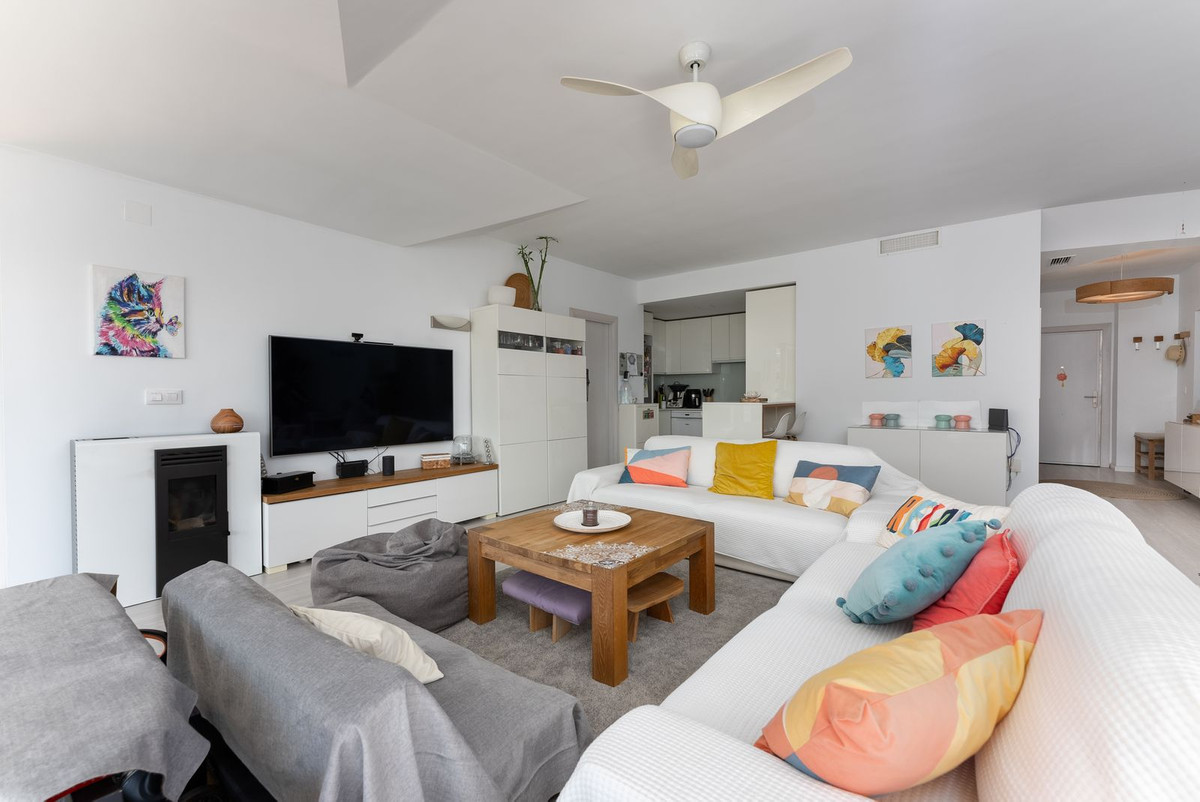 3 Bed Apartment for sale in Fuengirola Costa Del Sol, Málaga, Spain