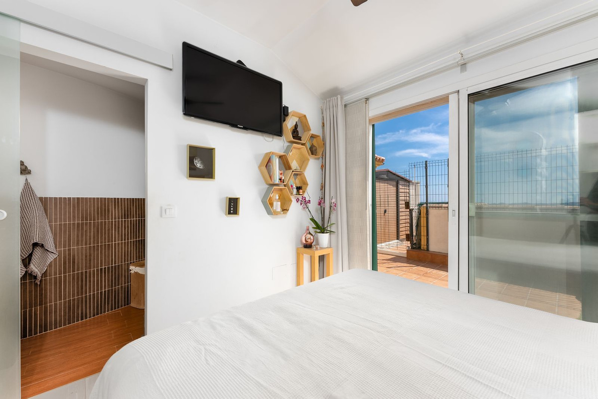 3 Bed Apartment for sale in Fuengirola Costa Del Sol, Málaga, Spain