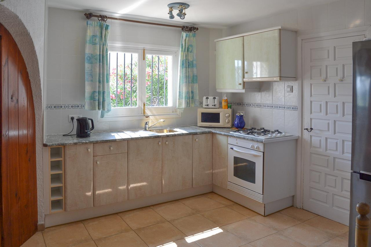 Se vende Villa - Chalet de 6 dormitorios en Costa Blanca, Alicante, España
