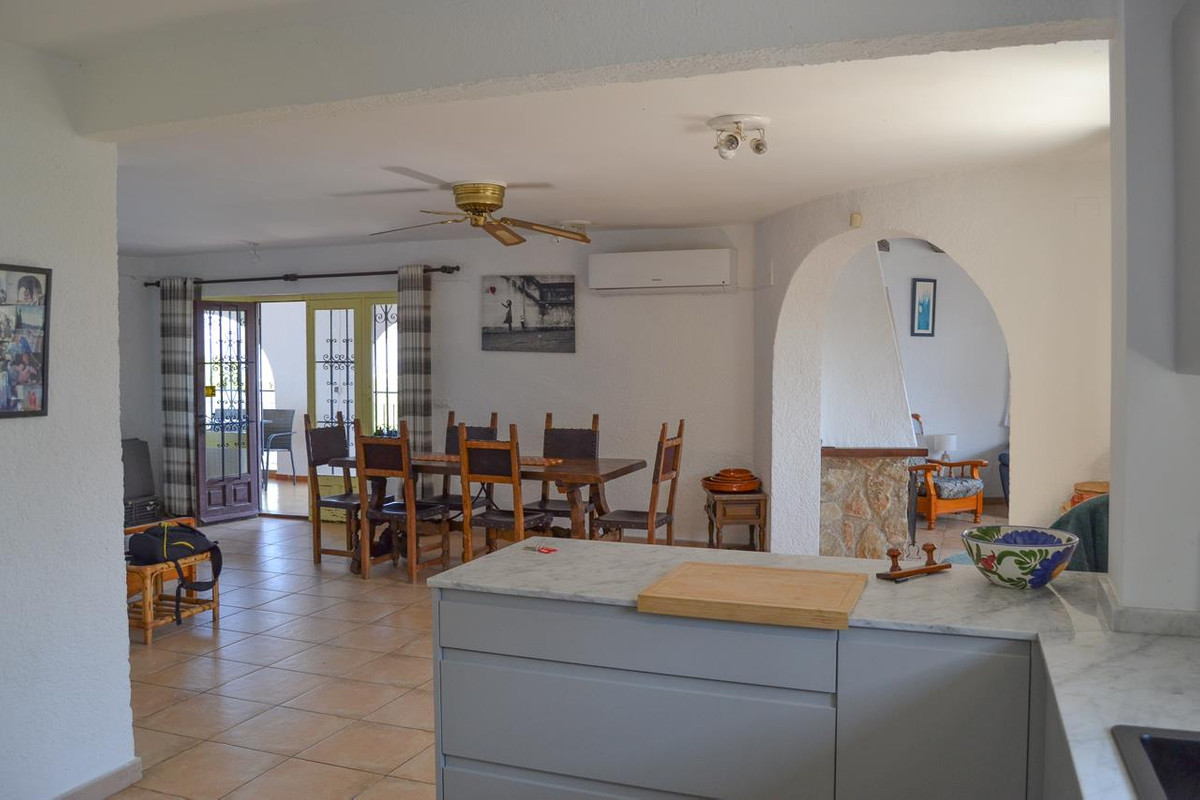 Se vende Villa - Chalet de 6 dormitorios en Costa Blanca, Alicante, España