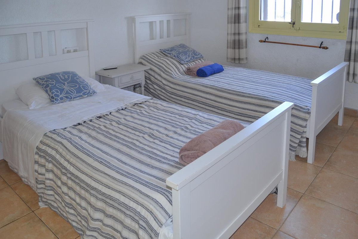 Se vende Villa - Chalet de 6 dormitorios en Costa Blanca, Alicante, España