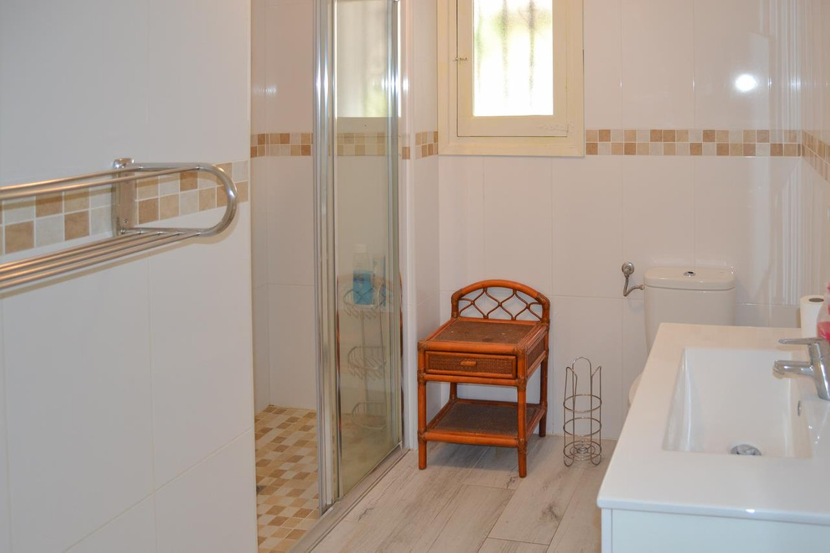 Se vende Villa - Chalet de 6 dormitorios en Costa Blanca, Alicante, España