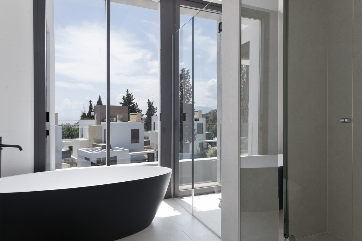 Se vende Villa - Chalet de 4 dormitorios en Costa Del Sol, Málaga, España