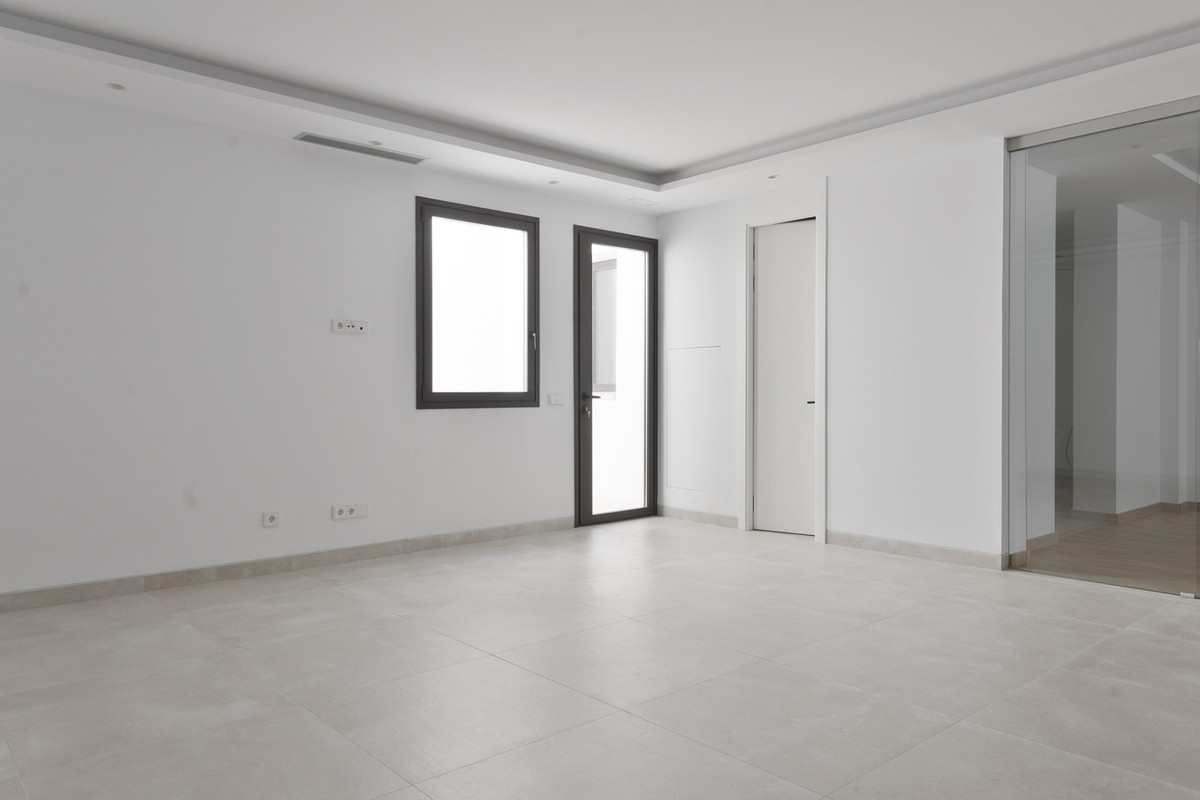 Se vende Villa - Chalet de 4 dormitorios en Costa Del Sol, Málaga, España