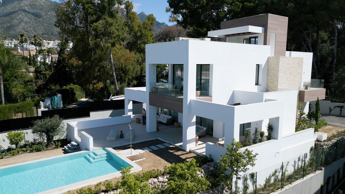 Se vende Villa - Chalet de 4 dormitorios en Costa Del Sol, Málaga, España