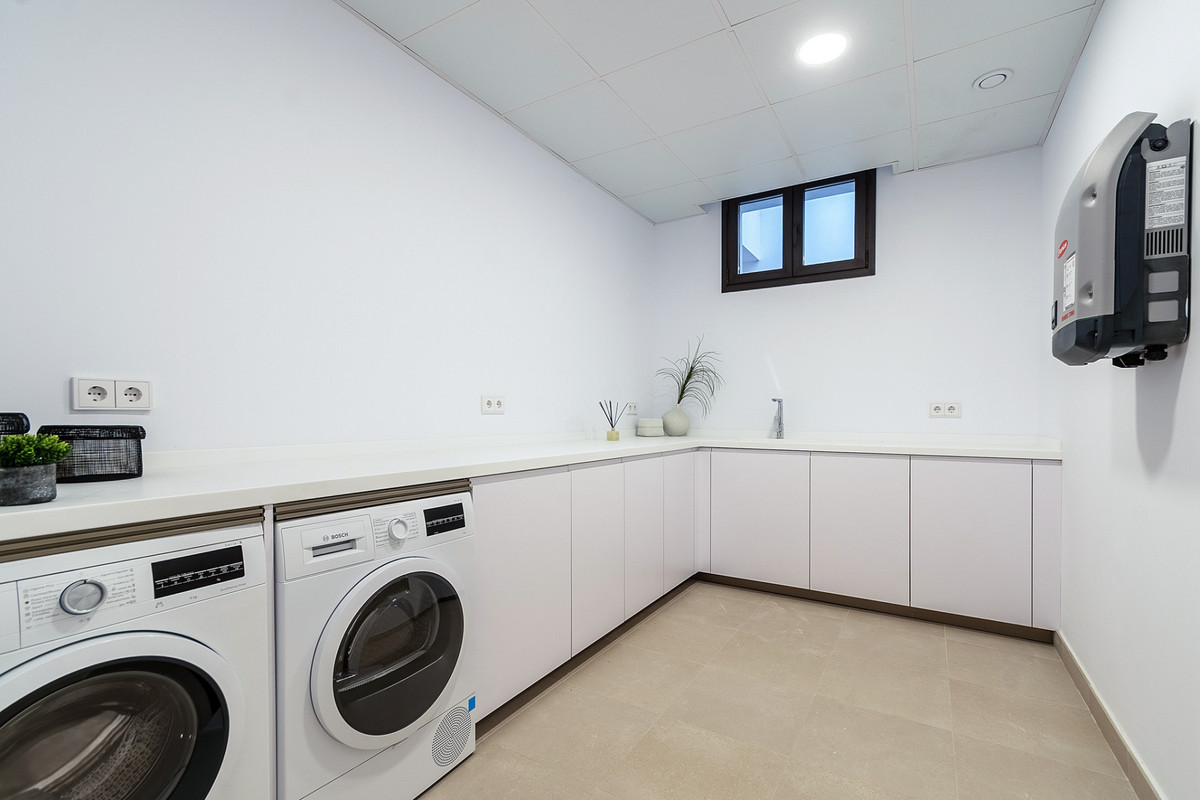 Se vende Villa - Chalet de 4 dormitorios en Costa Del Sol, Málaga, España