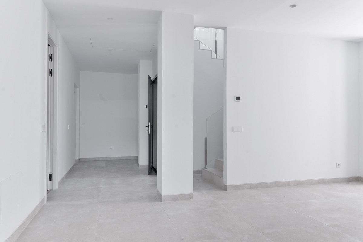 Se vende Villa - Chalet de 4 dormitorios en Costa Del Sol, Málaga, España