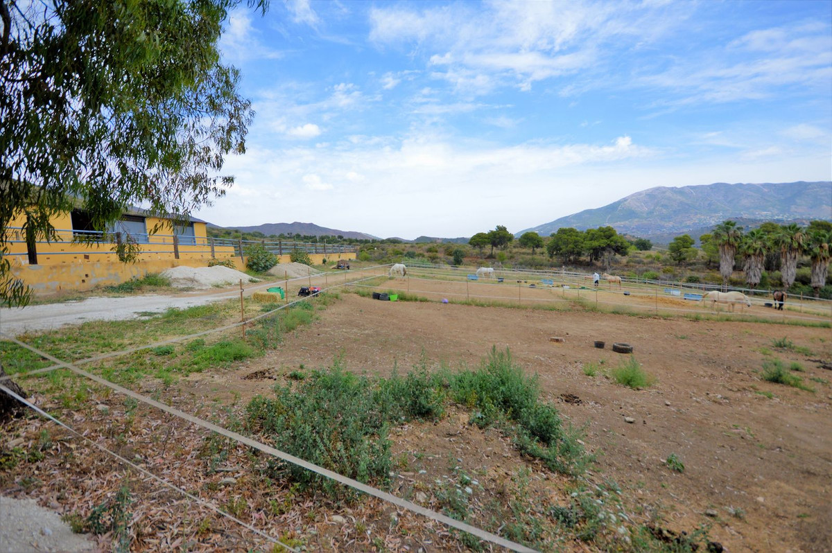 9 Bed Townhouse for sale in Mijas Costa Del Sol, Málaga, Spain