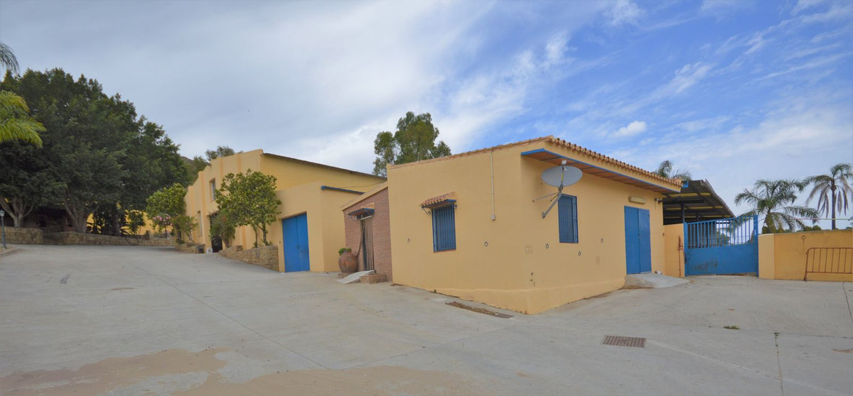 9 Bed Townhouse for sale in Mijas Costa Del Sol, Málaga, Spain