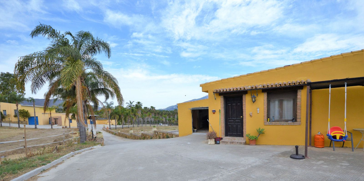 9 Bed Townhouse for sale in Mijas Costa Del Sol, Málaga, Spain