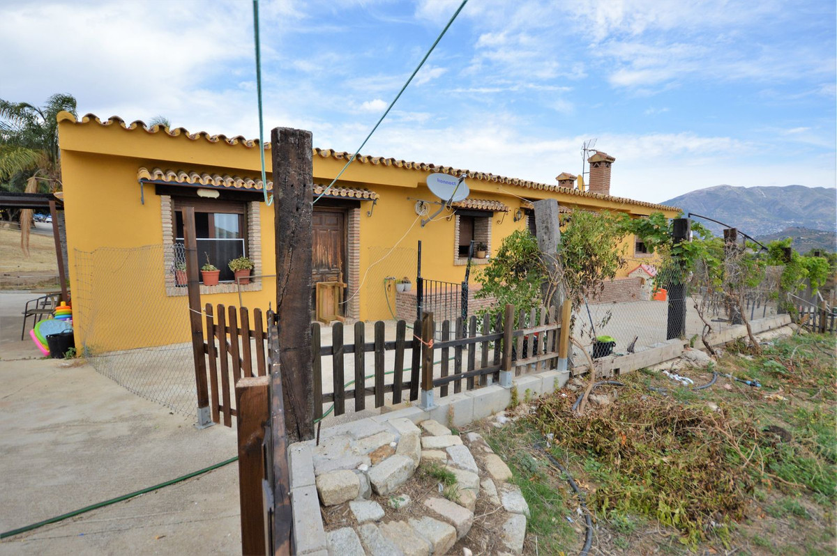 9 Bed Townhouse for sale in Mijas Costa Del Sol, Málaga, Spain