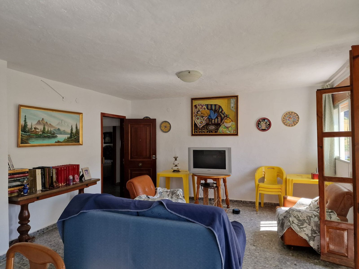 8 Bed Townhouse for sale in Tolox Costa Del Sol, Málaga, Spain
