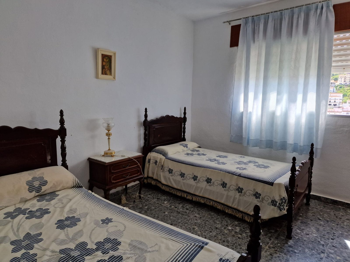 8 Bed Townhouse for sale in Tolox Costa Del Sol, Málaga, Spain