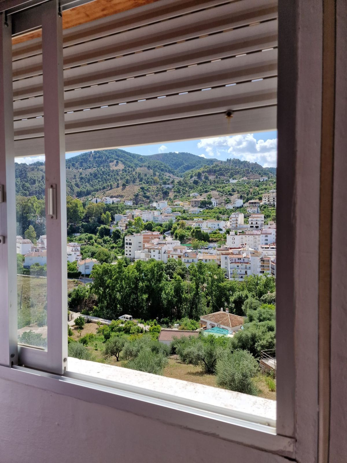 8 Bed Townhouse for sale in Tolox Costa Del Sol, Málaga, Spain
