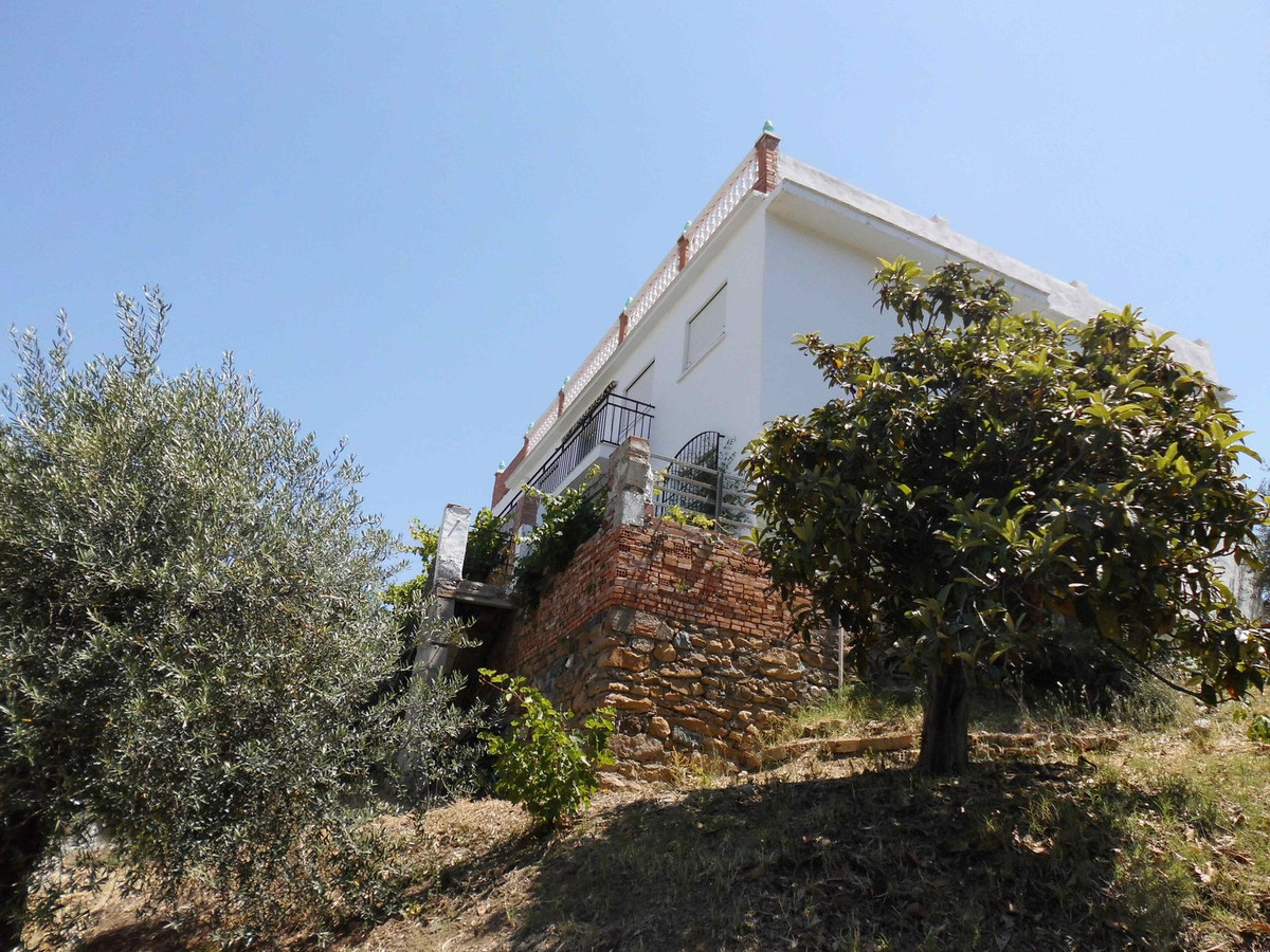 8 Bed Townhouse for sale in Tolox Costa Del Sol, Málaga, Spain