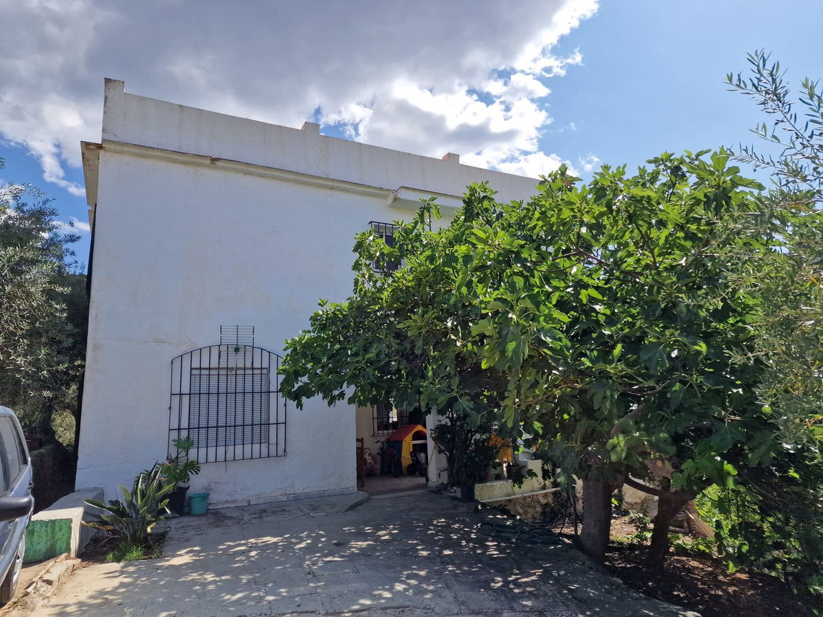 8 Bed Townhouse for sale in Tolox Costa Del Sol, Málaga, Spain