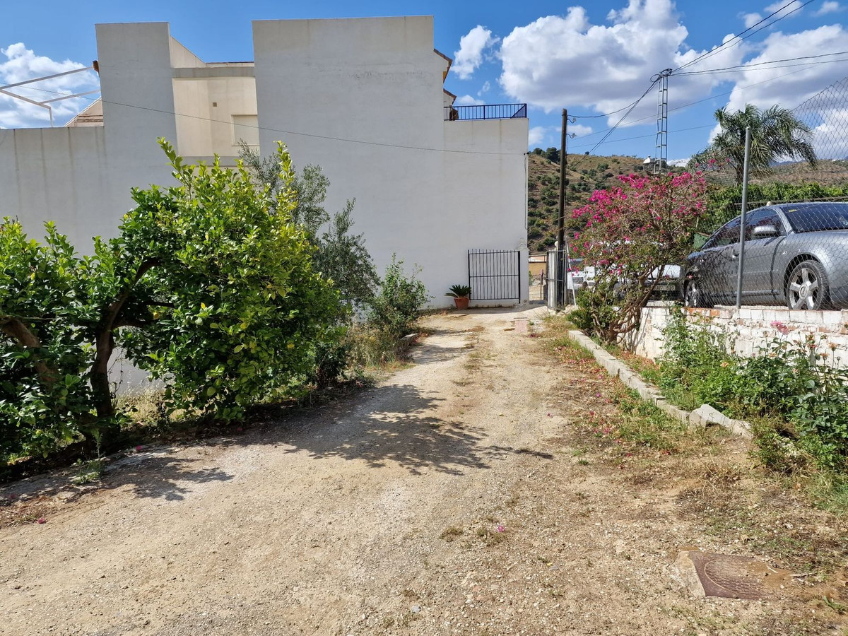 8 Bed Townhouse for sale in Tolox Costa Del Sol, Málaga, Spain