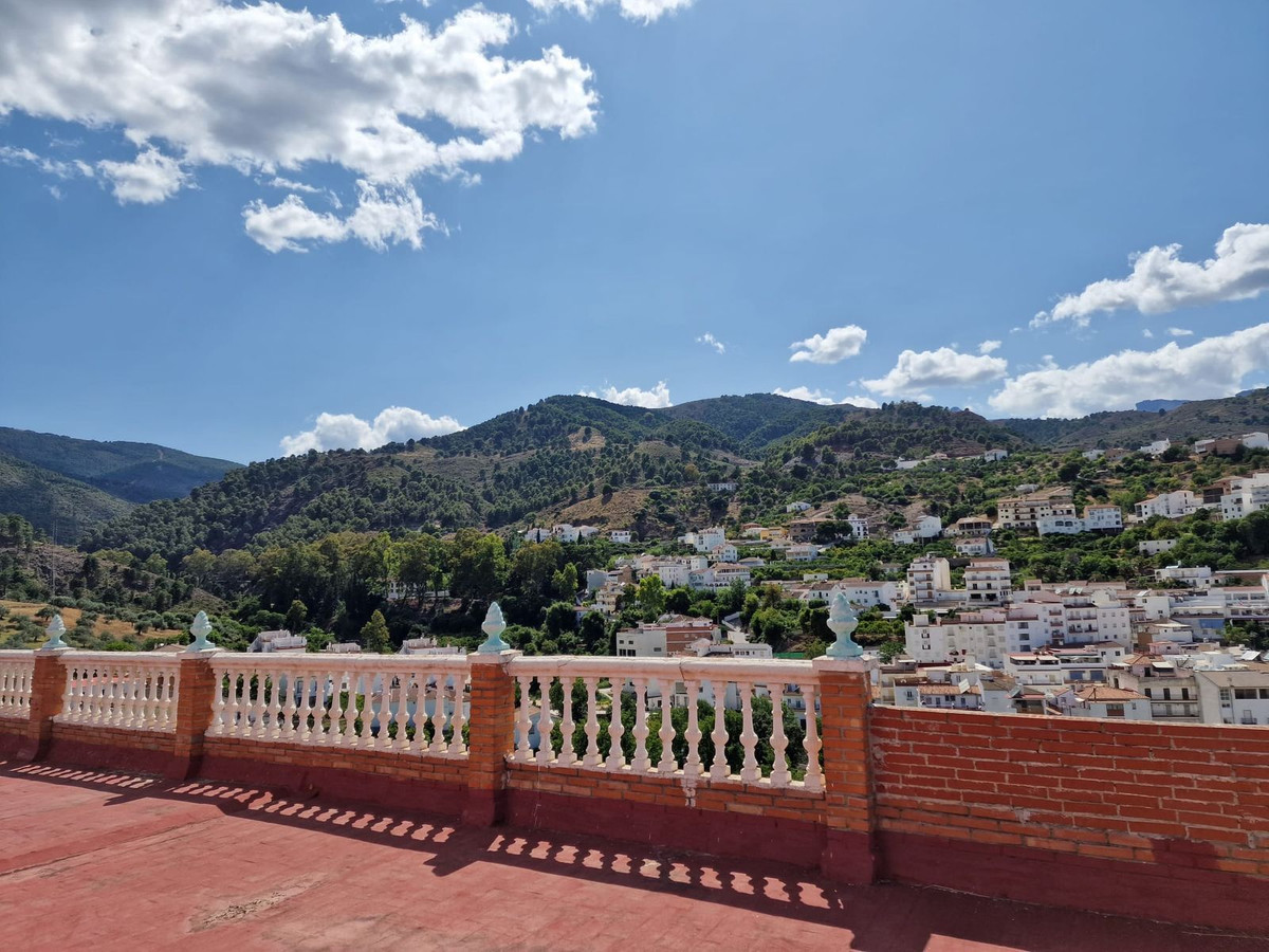 8 Bed Townhouse for sale in Tolox Costa Del Sol, Málaga, Spain