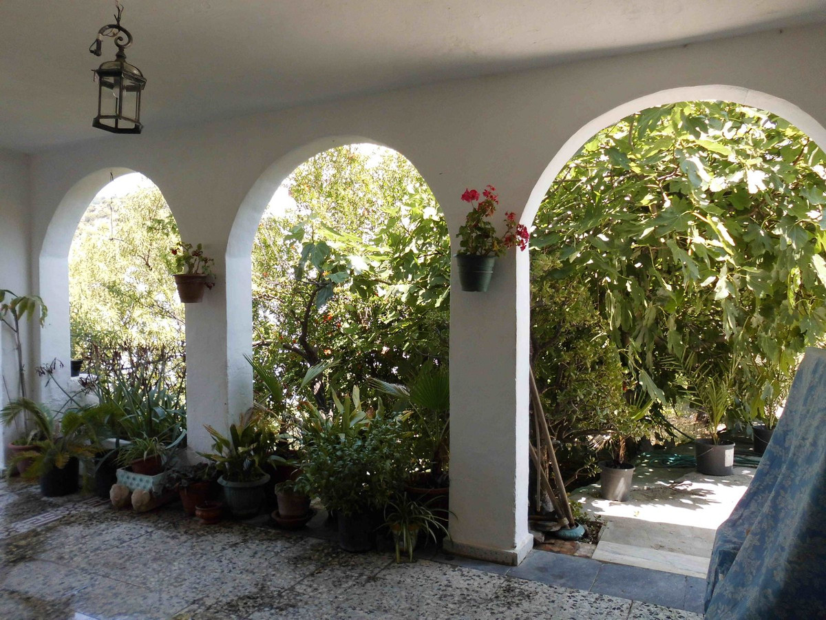 8 Bed Townhouse for sale in Tolox Costa Del Sol, Málaga, Spain