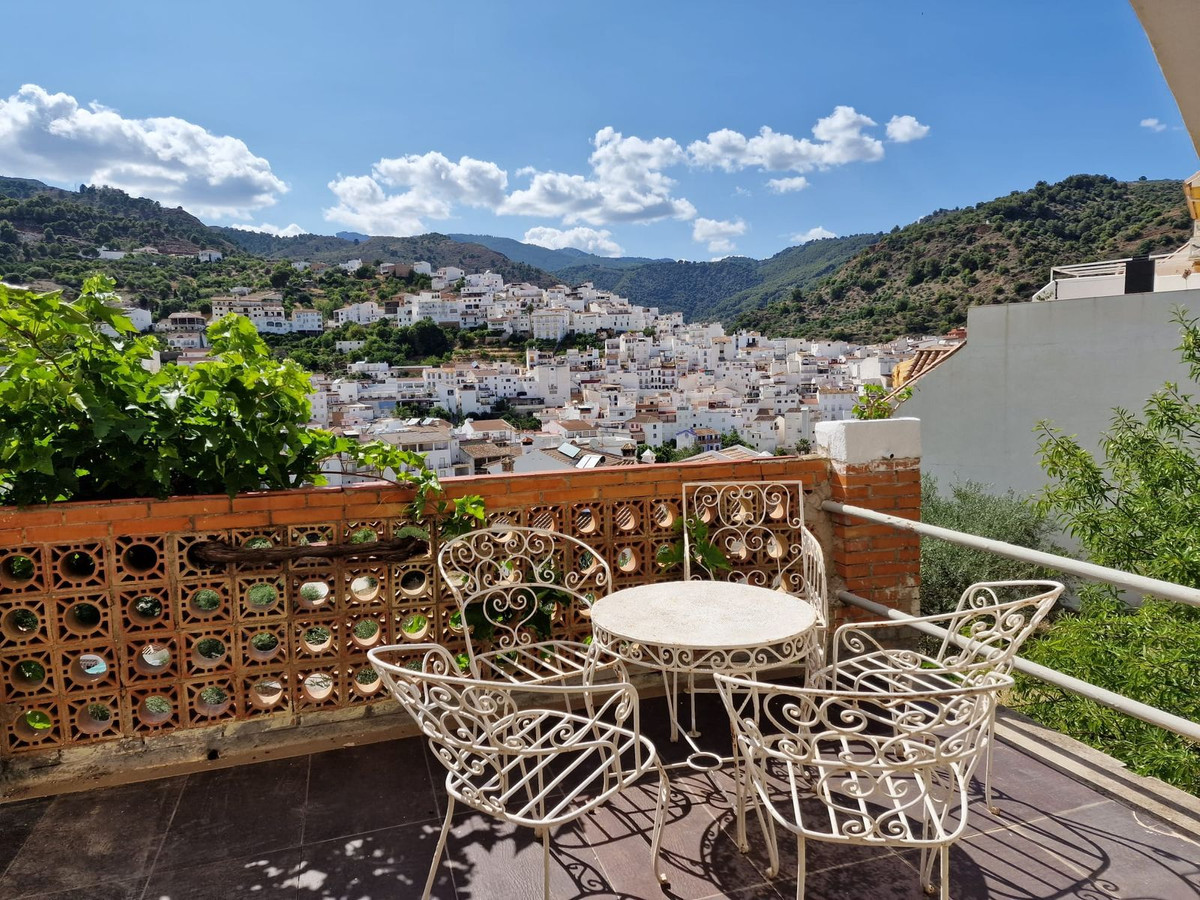 8 Bed Townhouse for sale in Tolox Costa Del Sol, Málaga, Spain