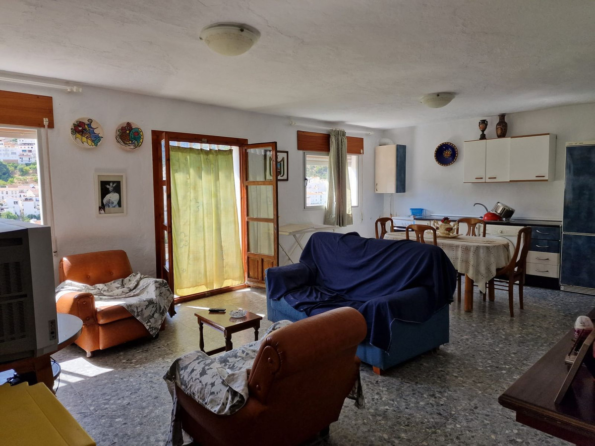 8 Bed Townhouse for sale in Tolox Costa Del Sol, Málaga, Spain