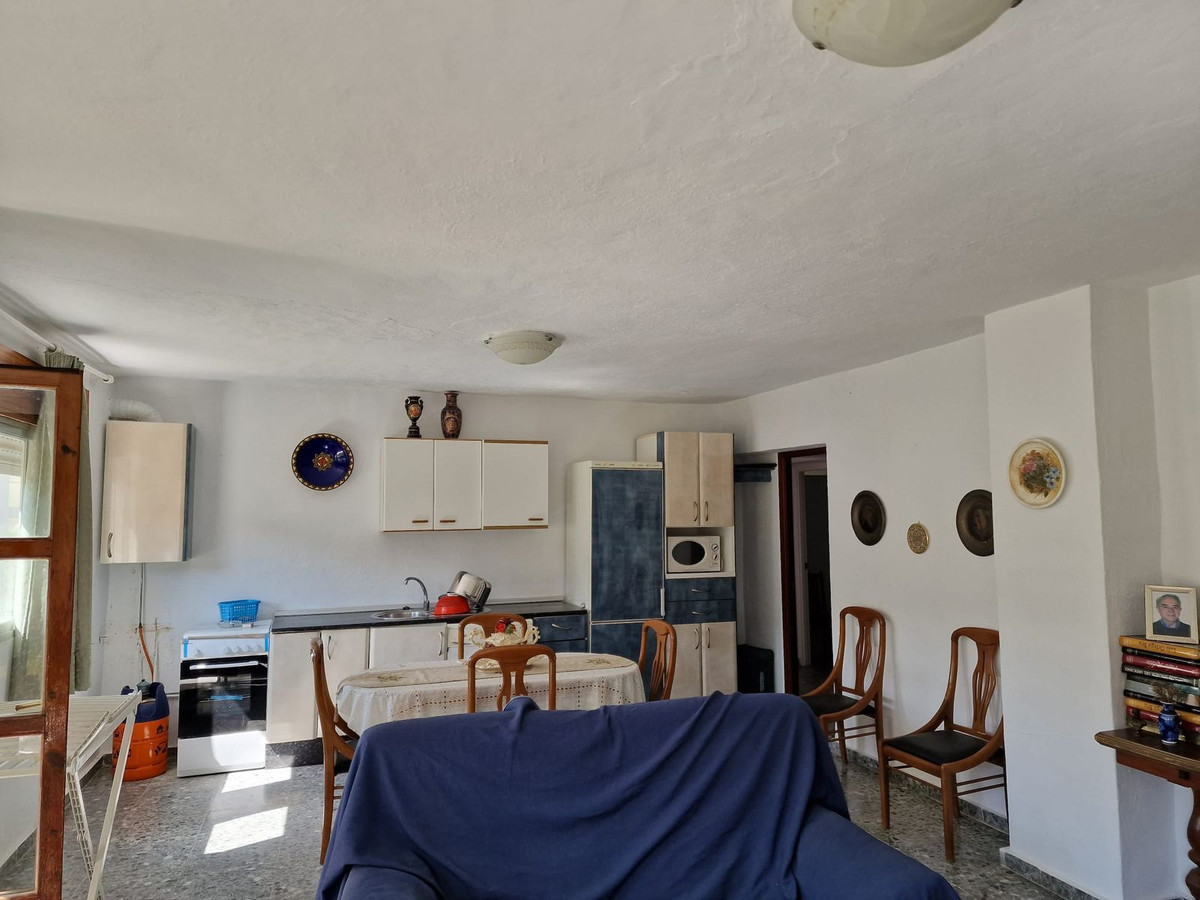 8 Bed Townhouse for sale in Tolox Costa Del Sol, Málaga, Spain