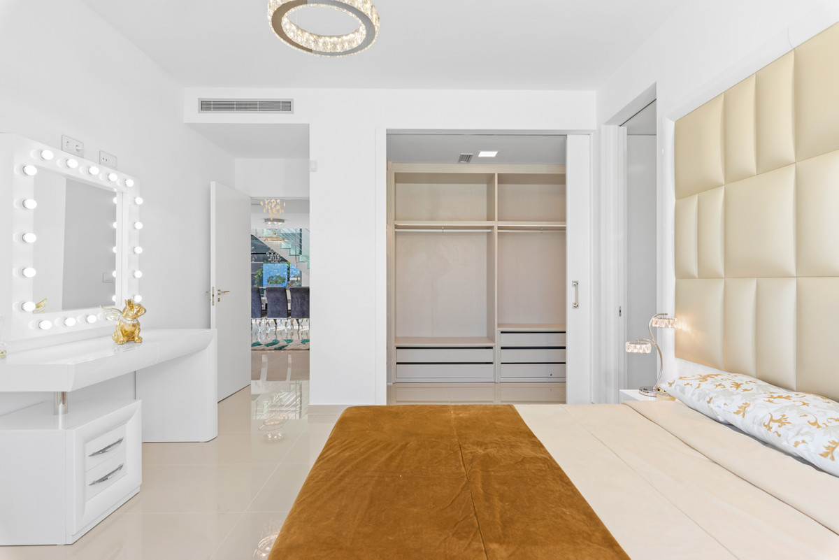 5 Bed Townhouse for sale in San Miguel De Salinas Costa Blanca, Alicante, Spain