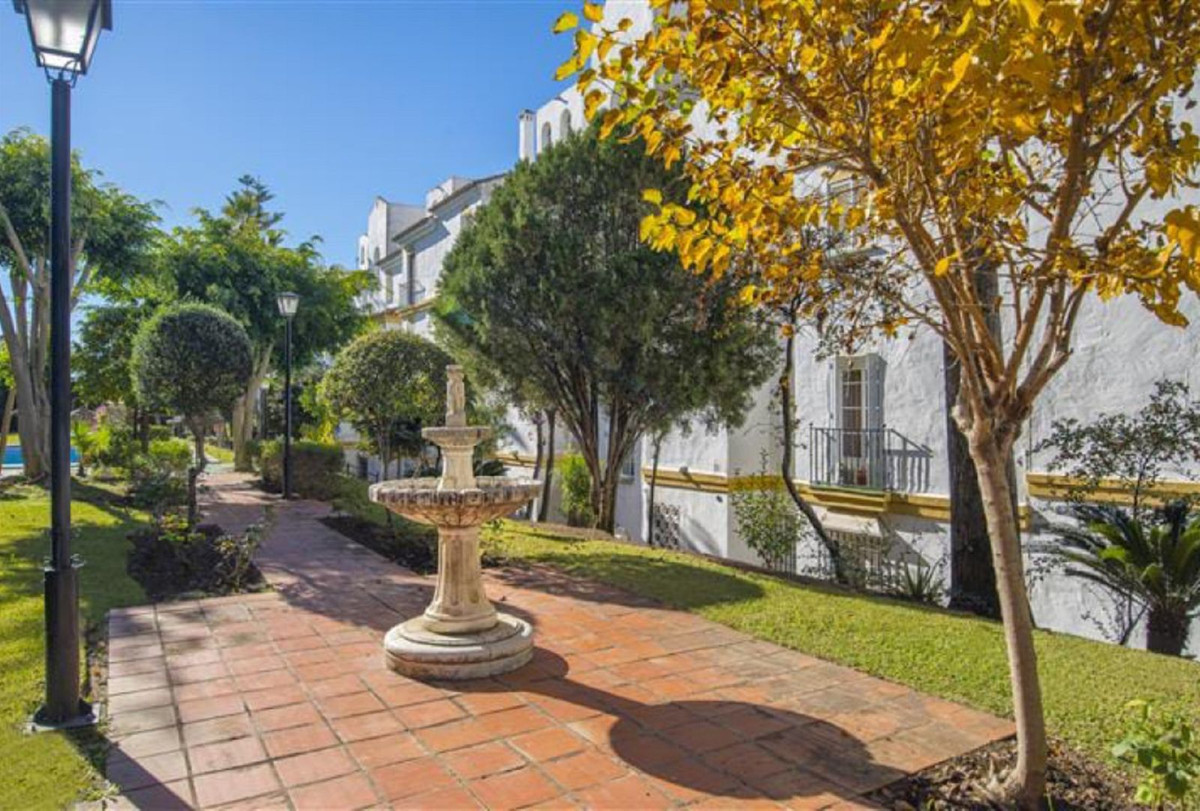 2 Bed Apartment for sale in Diana Park Costa Del Sol, Málaga, Spain