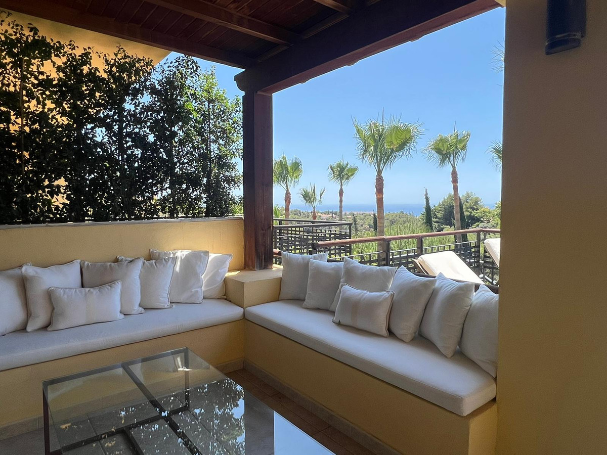 3 Bed Apartment for sale in The Golden Mile Costa Del Sol, Málaga, Spain