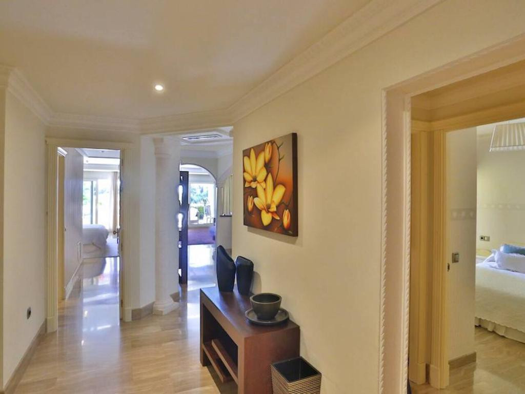 3 Bed Apartment for sale in The Golden Mile Costa Del Sol, Málaga, Spain