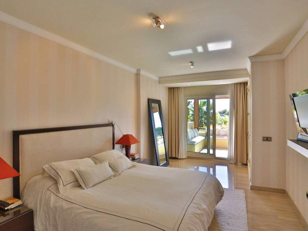 3 Bed Apartment for sale in The Golden Mile Costa Del Sol, Málaga, Spain