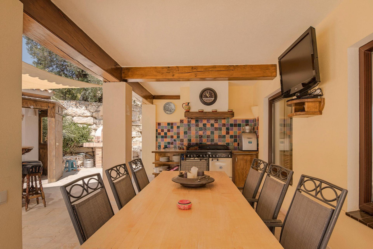4 Bed Townhouse for sale in Callosa Den Sarria Costa Blanca, Alicante, Spain