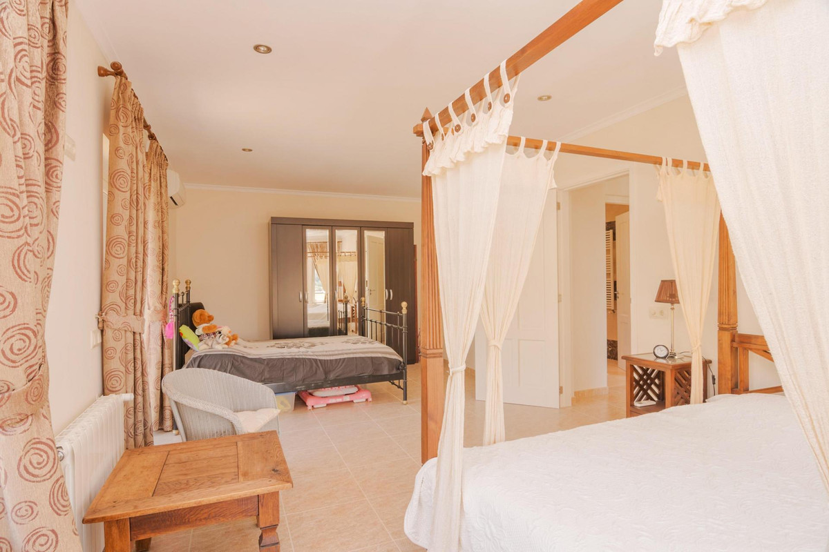 4 Bed Townhouse for sale in Callosa Den Sarria Costa Blanca, Alicante, Spain