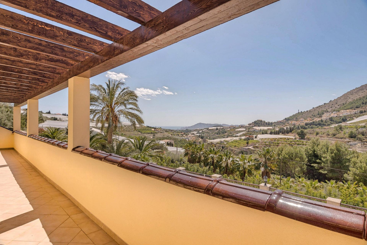 4 Bed Townhouse for sale in Callosa Den Sarria Costa Blanca, Alicante, Spain