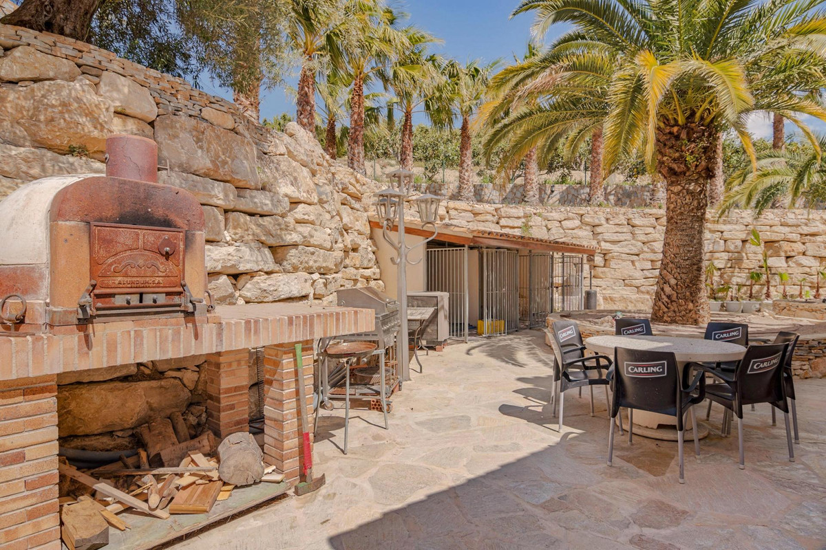 4 Bed Townhouse for sale in Callosa Den Sarria Costa Blanca, Alicante, Spain