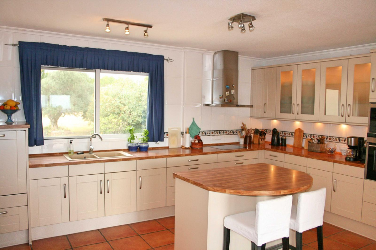 5 Bed Townhouse for sale in Lalfás Del Pi Costa Blanca, Alicante, Spain