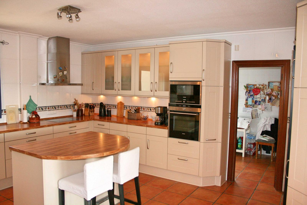 5 Bed Townhouse for sale in Lalfás Del Pi Costa Blanca, Alicante, Spain