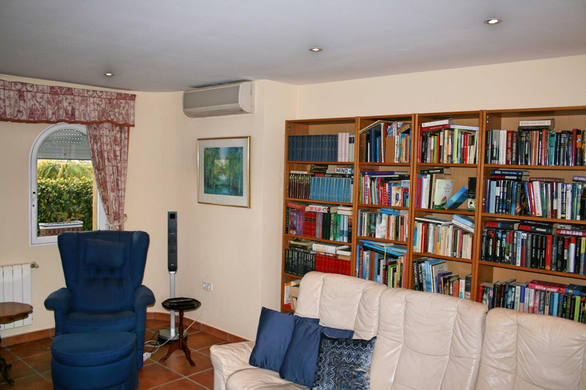 5 Bed Townhouse for sale in Lalfás Del Pi Costa Blanca, Alicante, Spain